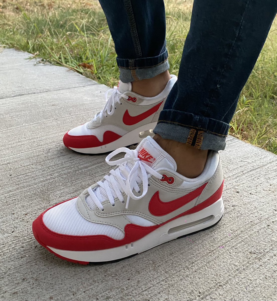 These have become my go to sneakers for long days walking around at work! So comfortable….happy Monday fam! Stay cool 🥶🥶🥶  #KOTD #jordan #NIKE #snkrsliveheatingup #SNKRS #JORDAN #KOTD #NIKE #SNKRSKickCheck #YourSneakersAreDope #airmax1 
#bigbubble 🫧🫧🫧