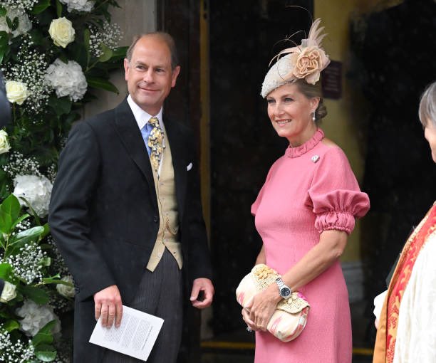 Redo of 3 of 30: Attending a wedding in 2021- and Sophie is wearing the pin Prince gave her as an anniversary present. #30yearsstrong #dukeofedinburgh #duchessofedinburgh #britishroyals
