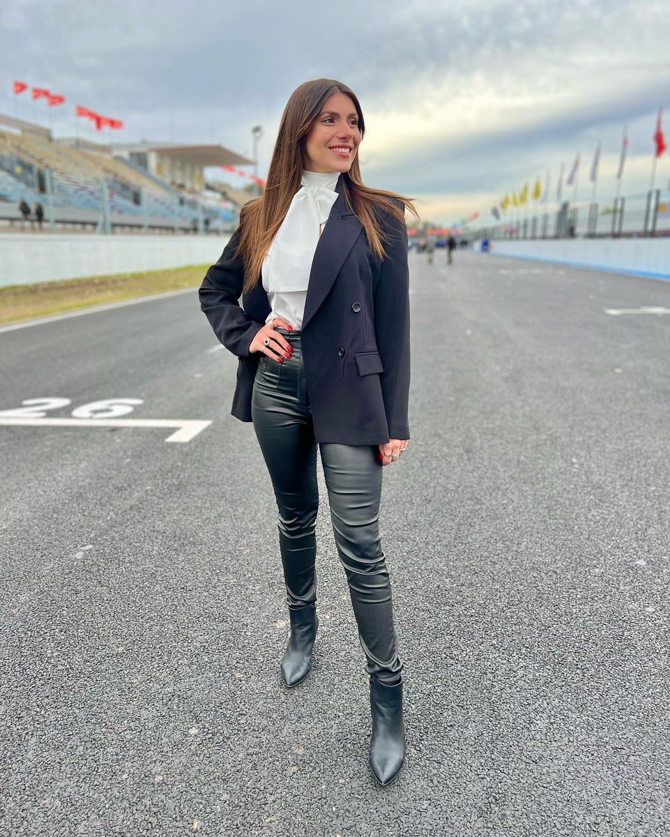 macununez's tweet photo. Que felicidad haber sido parte del TC en Buenos Aires🙌🏻
Gracias a todos mis compañeros por su generosidad,tanto a la banda de los boxes como a todos los que están detrás de camara. Hay un equipo muy grande que trabaja mucho para que ustedes,se lleven lo mejor cada fin de semana! https://t.co/RHlxUV5GOU