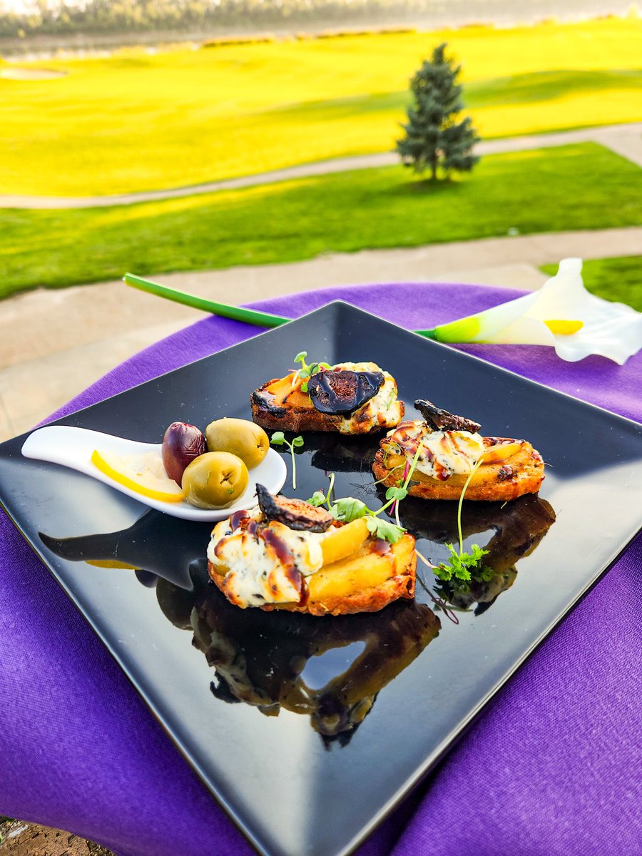 Last week we had the pleasure of hosting the Women Ever Seeking Excellent Wine in the Palmer Lounge! Chef Patrick prepared a delicious menu that paired perfectly with each wine.