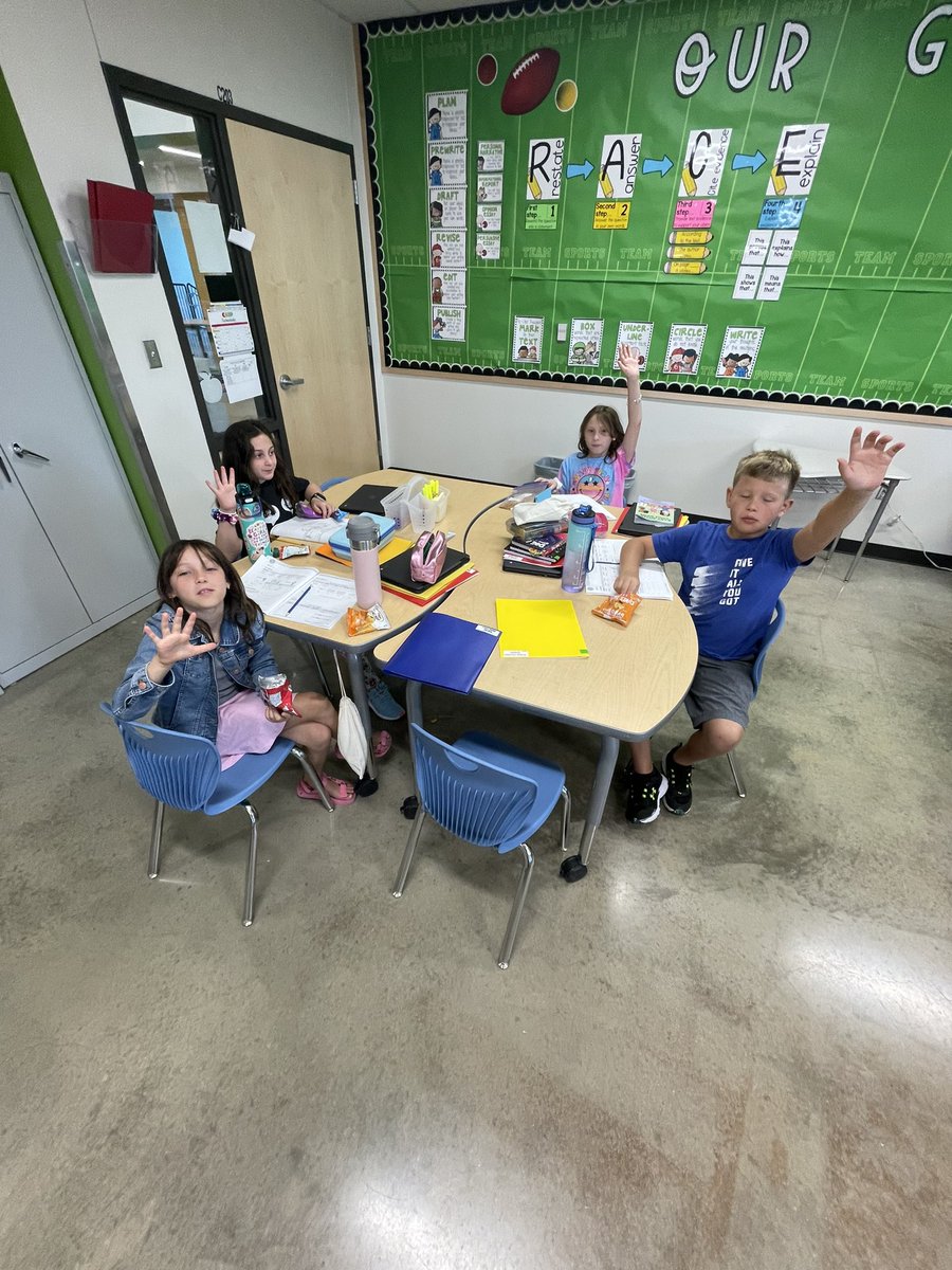 tweetingonthird's tweet photo. It’s #phonics time, we are practicing our syllable types hand gestures! @HerffES https://t.co/YKvFZTQT1C