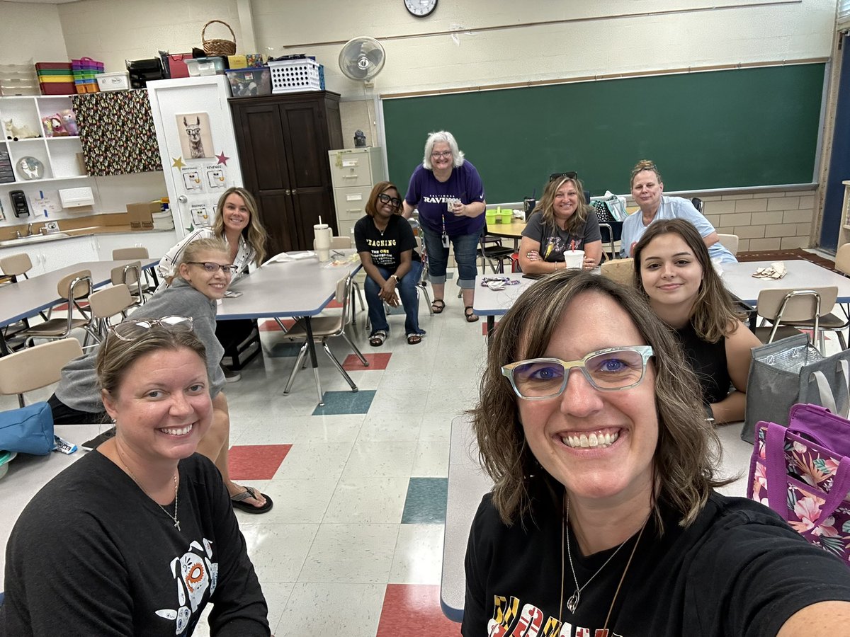 First team lunch!! Go 2nd grade!! #NorwoodConnections <a href="/mtaylor5bcps/">Mark Taylor</a> <a href="/mikeruppenkamp/">Michael Ruppenkamp</a> <a href="/tenarose519/">tenarose519</a> <a href="/gt_valerie/">Ms (Gorlin) Tarbell</a> <a href="/jbadger01/">Jordan Badger</a> <a href="/MrsGoddard4/">Mrs. Goddard</a>