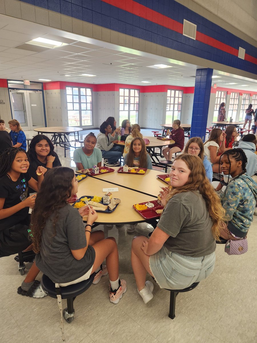 TJMSPatriots_'s tweet photo. We are having a great first day. We are excited to see our students back #BacktoJCSchools #TheTJWay https://t.co/fPlvnsFF1E