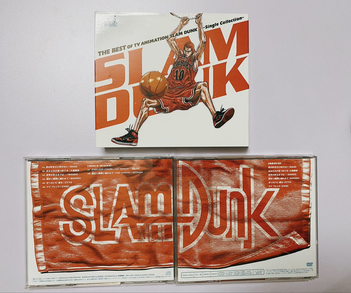 p_hoaaa's tweet image. There is a new version of boxset OST tv animation with blue cover but I still prefer this one than new version. 
It comes with CD and DVD, the back of the case is assembled into a single side with the word Slam Dunk. The red is beautiful.
#SLAMDUNK 
#tvanimation 
#OST