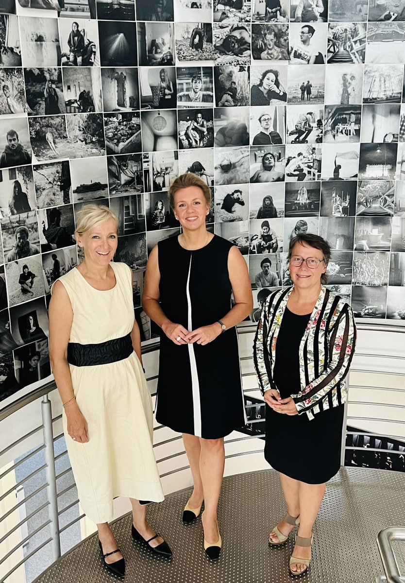 Heute hatten wir die Gelegenheit, Ministerin Brandes <a href="/MKW_NRW/">mkw.nrw</a> unser Forschungs- und Behandlungszentrum für Psychische Gesundheit <a href="/ruhrunibochum/">Ruhr-Universität Bochum</a> zu zeigen! Danke für den Besuch und die Unterstützung!