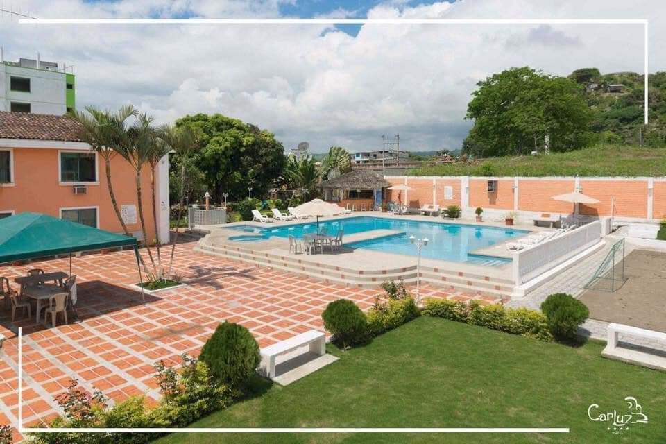 HotelCARLUZ's tweet photo. Para muchos son las últimas semanas de vacaciones 🏝 👙 🍤🍻. 
Este es el momento, reserva ahora el descanso que mereces en el mejor hotel de Atacames. 😌
¡Vive #Carluz !
 ☎ Teléfonos: 0998360764 / 062731456 https://t.co/isPCz19HTh