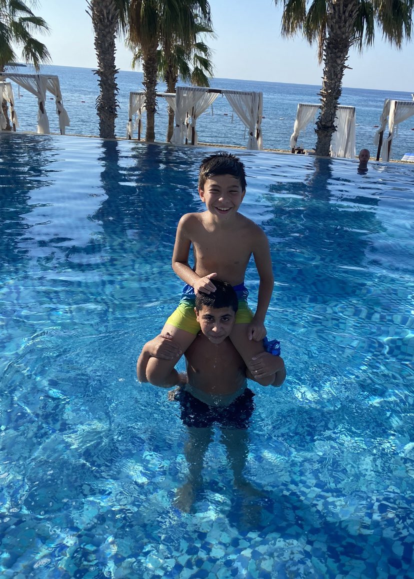 latifeonen17's tweet photo. 21-Ağustos yine telefon hatırlatmaları..
Normalde yüzümüzde gülümsemeyle her geçen yıl nasıl büyüdüğünüzü görecektik bu fotoğraflara baktıkça..
Bugün gözümüzde yaşlarla bakıyoruz her anı’ya. Ah Aras’ım sonsuz özlemimiz en büyük kalp ağrımız oldun.
😭💙♾️
#isiasortakdavamız https://t.co/5BXG6CGePu