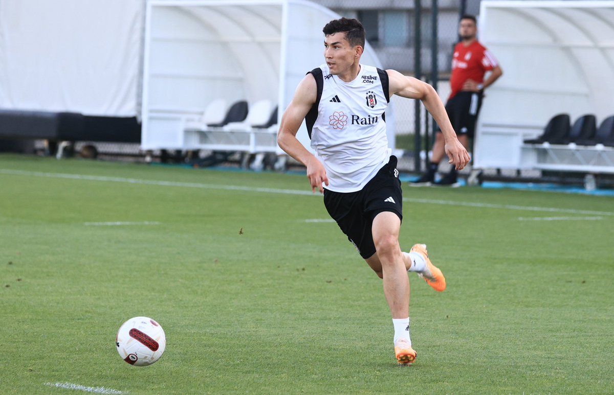 Yeni transferimiz Bakhtiyor Zaynutdinov, takımımızla ilk antrenmanına çıktı.  💪