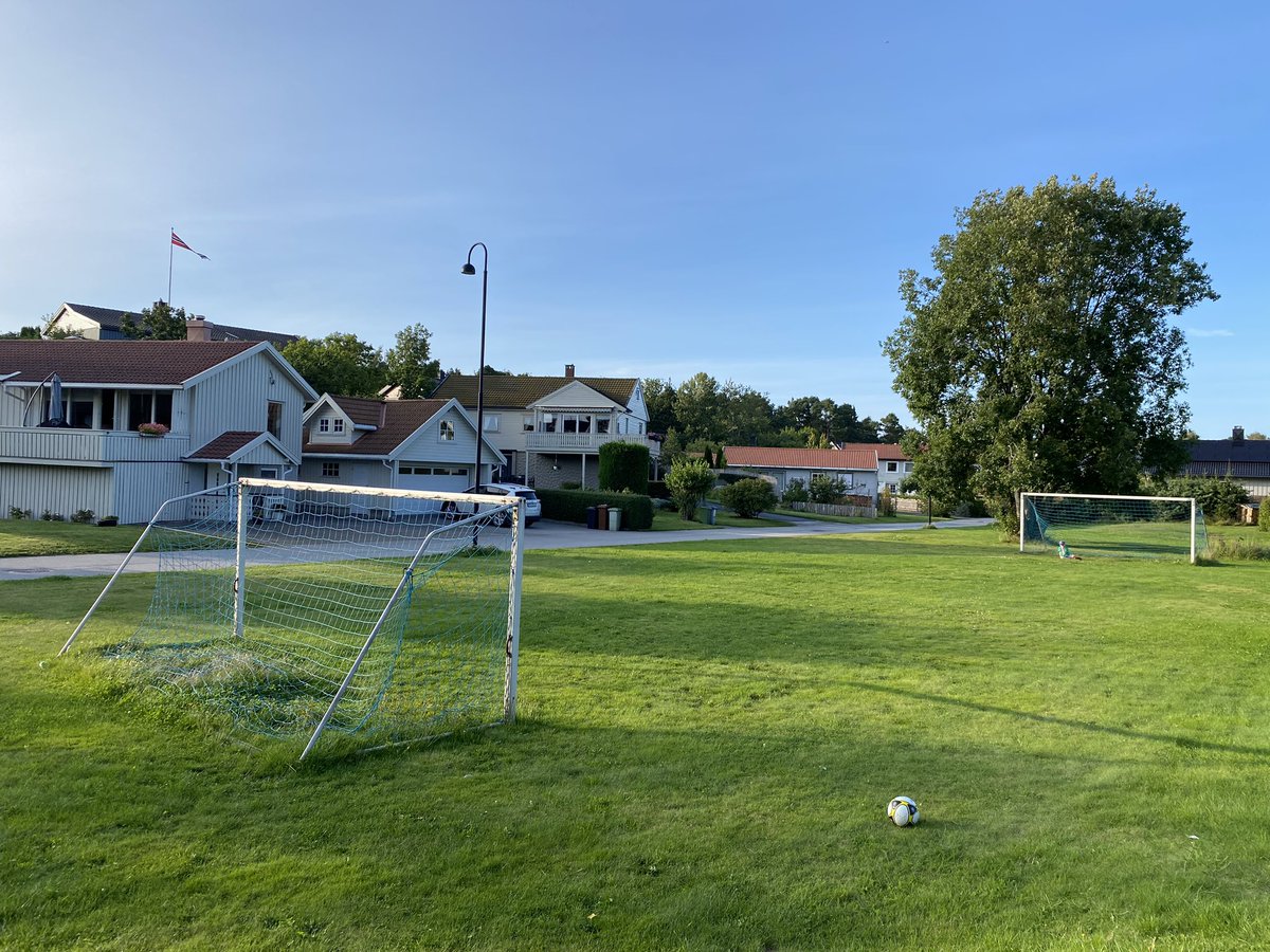 SindreMehl's tweet photo. Grøgårdsmyr balløkke/leikeplass. Koordinatar: (58.2400123, 8.3644152)   #stadionhjerte https://t.co/nws223I3FE