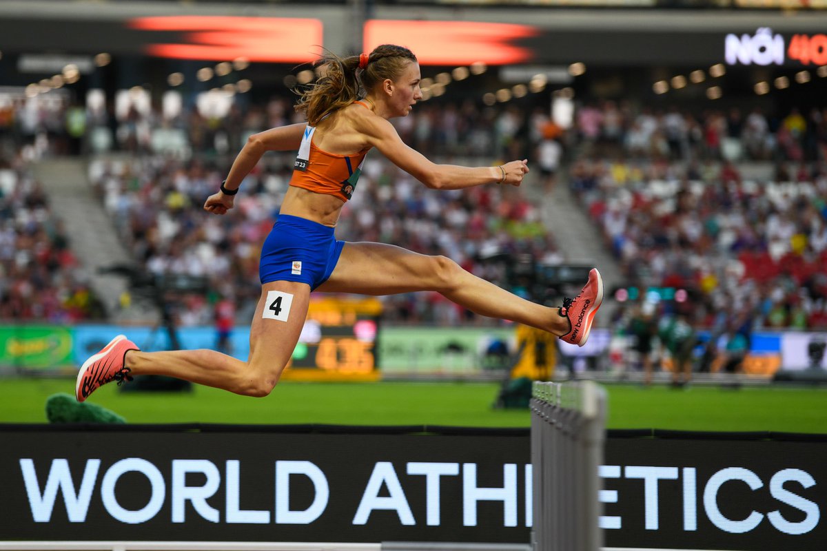 Hardloopnetwerk's tweet photo. Hoppa! Femke Bol en Cathelijn Peeters allebei door naar de halve finale 400 meter horden! 🦁 https://t.co/JzRm9hnJXW