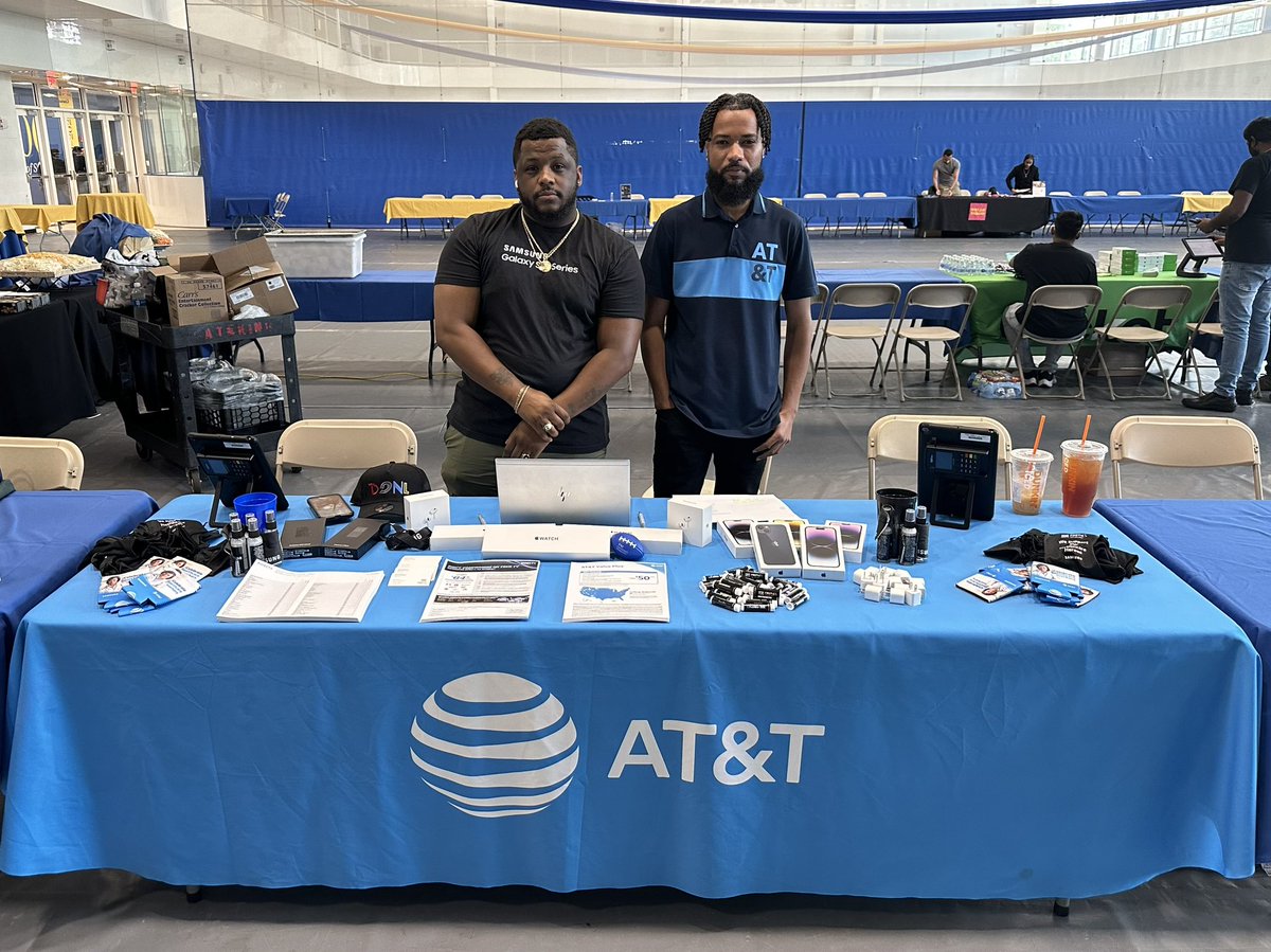 AValendraE301's tweet photo. Milford Store at the University of New Haven Graduate and International Student Resource Fair @D_Zargos @firas_smadi @emilywiper #ourNE #wiNEverything https://t.co/dkuAOlsFla