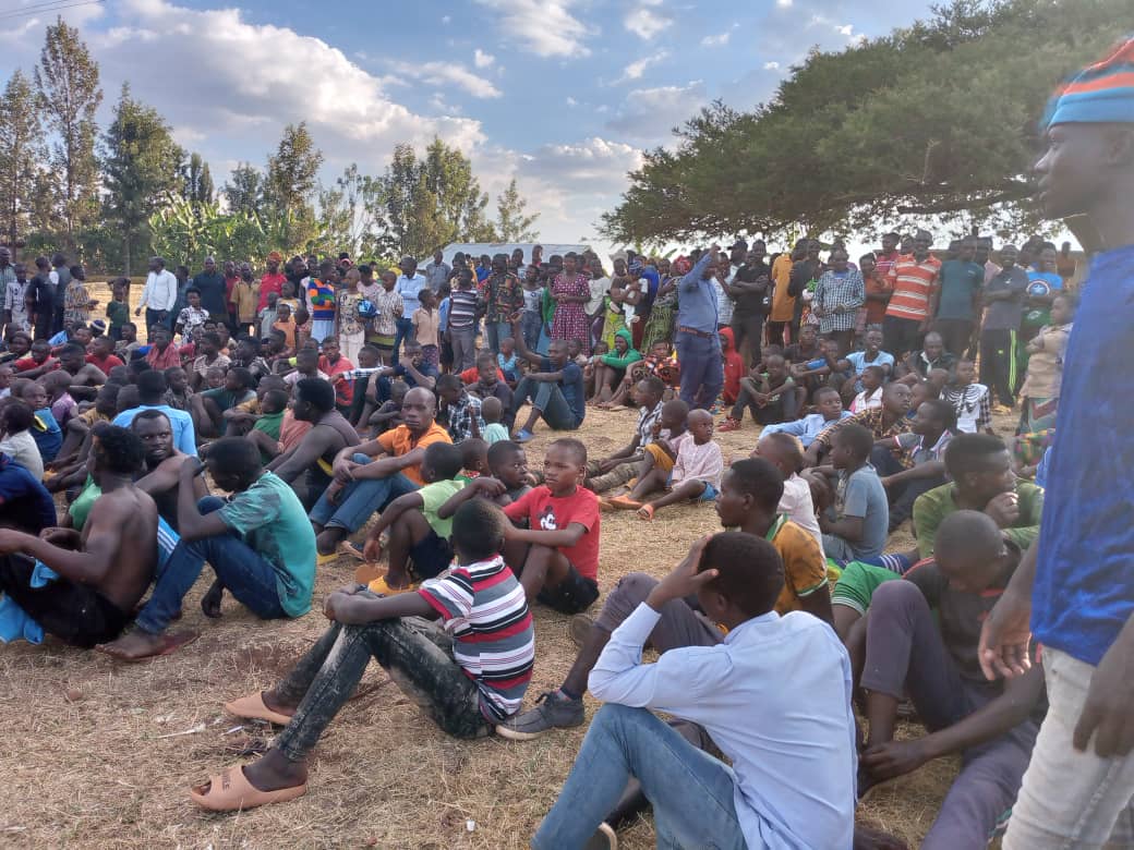 sector_murambi's tweet photo. @Murambisector,
Habaye igikorwa cyamarushanwa yumupira wamaguru,hagamijwe  ubukangurambaga:
-Kurengera umwana mubiruhuko 
-Kwirinda ibisindisha/ ibiyobyabwenge 
-Isuku n'isukura na gahunda za leta zitandukanye,
@RwandaLocalGov
@RwandaEast 
@GatsiboDistrict 
@richardgasana https://t.co/anN10MNwnS