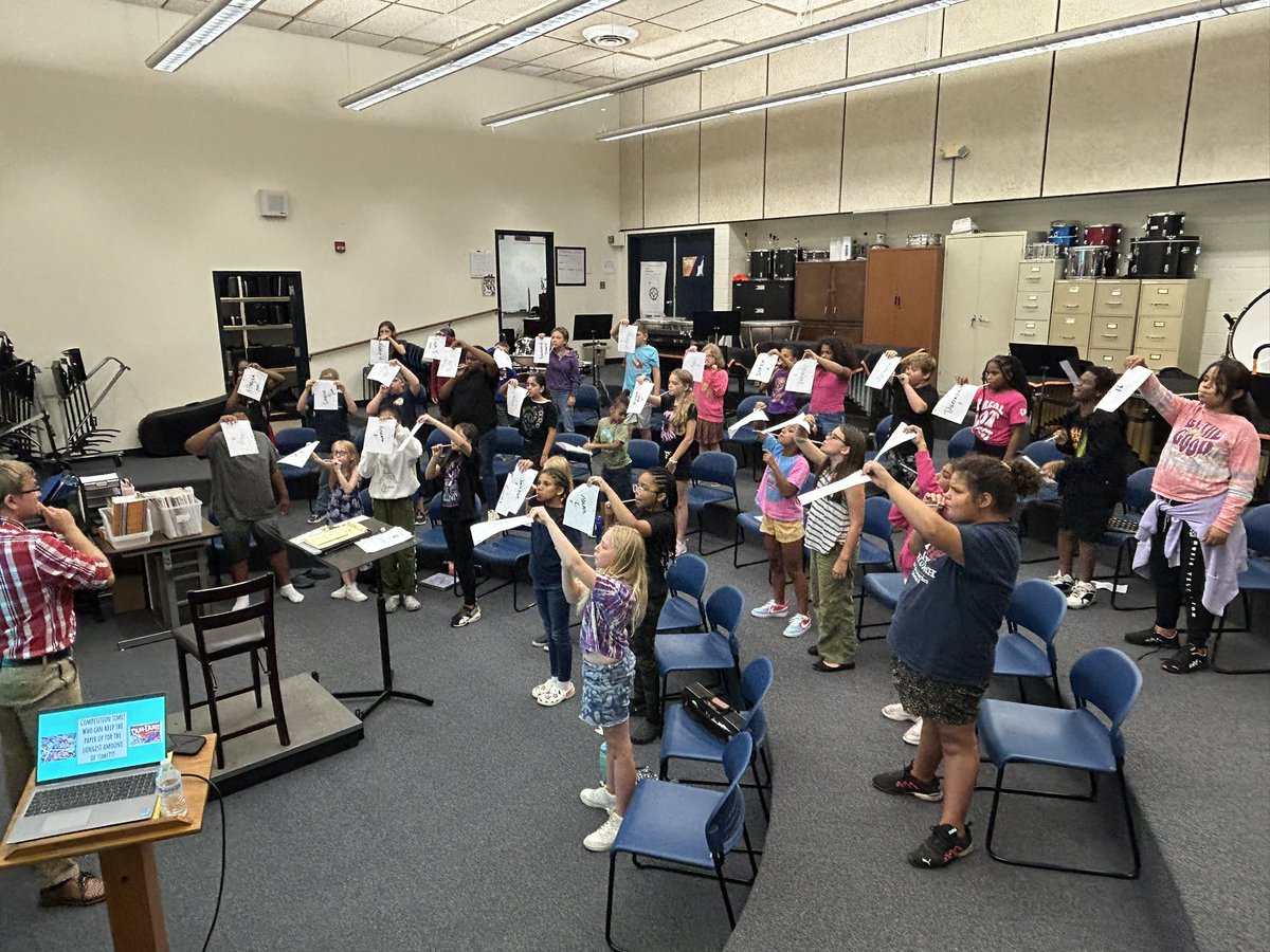VictoriaKinne13's tweet photo. Beginning Band learning to breathe properly using a straw and paper. https://t.co/OPVNw3YiGS
