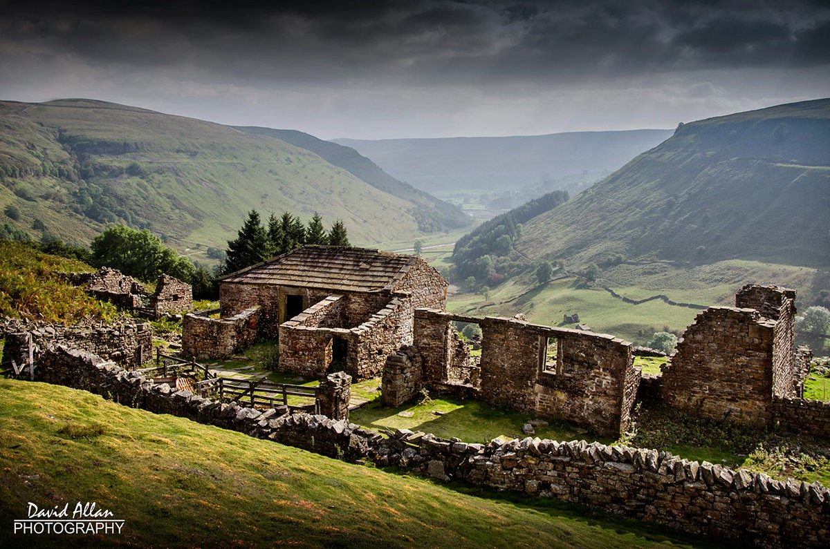 So love this location – sublime on a summer's day, but imagine daily life in winter. Crackpot Hall, abandoned in the 1950's, in the North Pennines near Keld in Swaledale... @NorthPennAONB @Welcome2Yorks @RichmondshireDC @DalesMuseum @yorkshire_dales @VisitEngland @VisitBritain