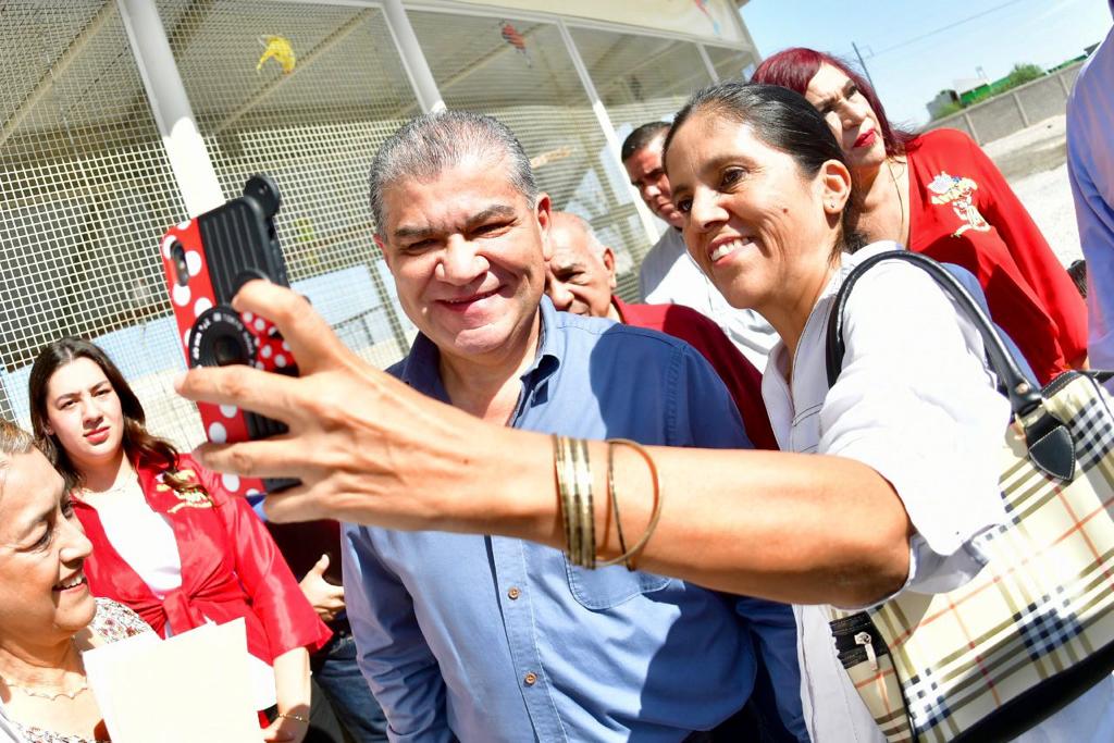 mrikelme's tweet image. Hoy inicia la ampliación del Aviario Lira, un espacio muy querido en nuestra ciudad.

Con el alcalde de #Torreón, @RomanCepeda  y directivos de @IndPenoles arrancamos las obras que habilitarán 10 mil m2 más, y recibirá a 2,700 aves en exhibición y 90 aves exóticas. (1/2)