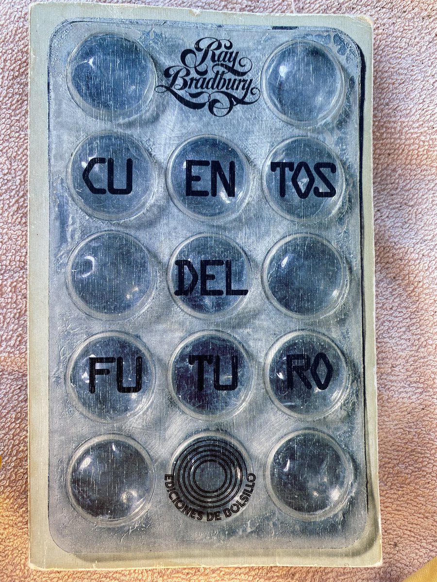 Esta maravilla de Bradbury, Cuentos del futuro, ha sido el clásico de este verano. Una obra de arte.