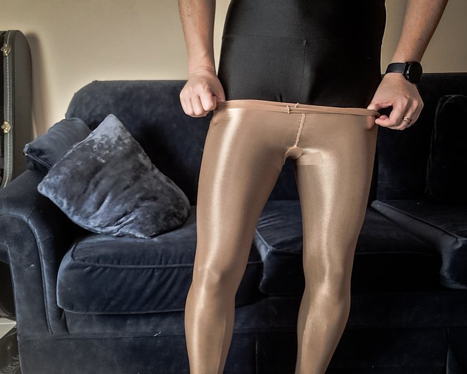 Layering some pantyhose over my leggings. #lycra #fetish https://t.co/T8AhLsflbJ<a href="/tag/lycra"class="tags">#lycra</a><a href="/tag/fetish"class="tags"><span>#fetish</span></a>