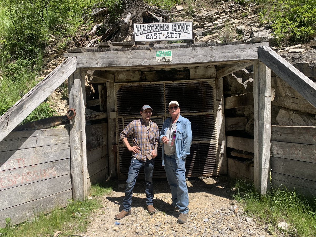OutbackjackYT's tweet photo. Mining isn’t easy, working hard isn’t fun.. Sometimes though you get what you put into to the land… #History #Mining #YouTube #gold #mountains https://t.co/MS3JEl2kEt