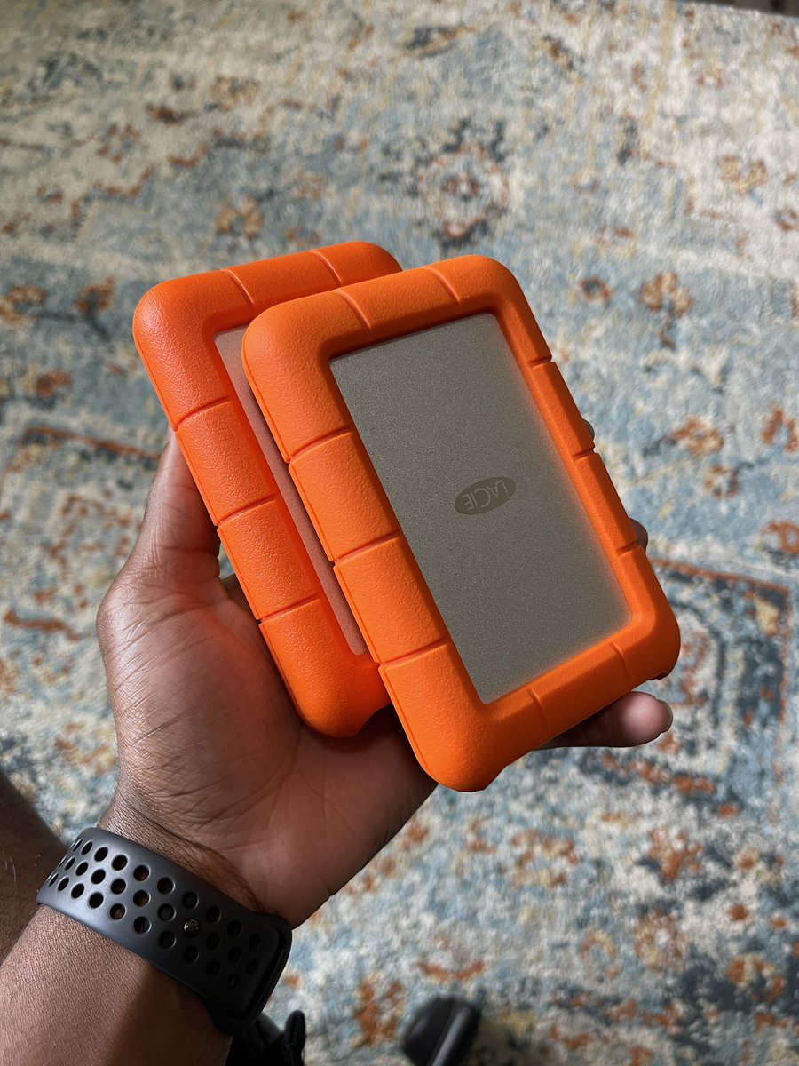 JeffSonata's tweet photo. @LaCieTech This is my second LaCie hard drive that just stopped working randomly, and it’s barely 2.5 years old. I agree they look cool and aesthetically pleasing but their lifespan is terrible. We music producers keep patronizing y’all, never again. Your support team is 💩btw. https://t.co/1dfcqYF1va