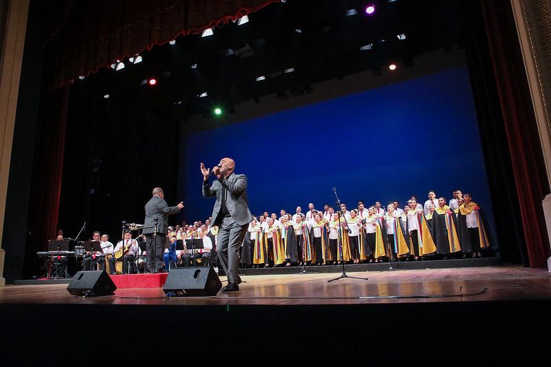 INPEgob's tweet photo. #Fotos | Anoche disfrutamos de una espectacular velada en el #TeatroMunicipal, donde el elenco #Orquestando, conformado por internos de diversos penales, nos brindó una increíble demostración de arte y cultura. 🎶🌟#INPEresocializa
📸Mira las fotos aquí: https://t.co/6VtOIPXZCs https://t.co/WMuYwWposv