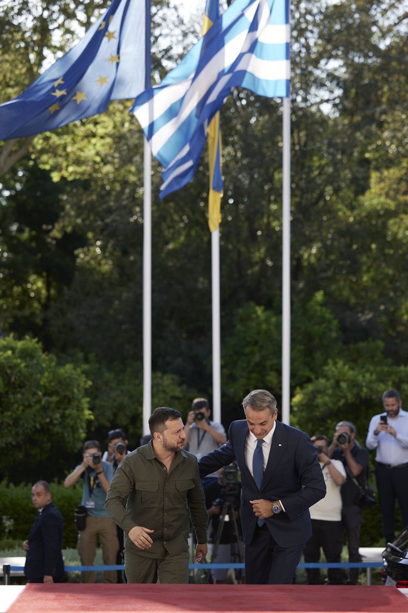 Με την Ουκρανία 🇺🇦