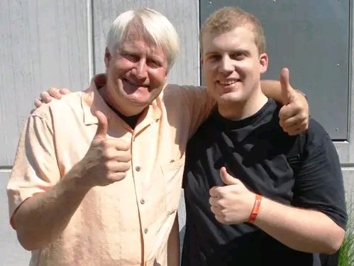 Roydrian's tweet photo. @NintendoAmerica We can’t thank you enough for the countless, unforgettable (childhood-)memories you have given millions of people worldwide, @CharlesMartinet! Always felt how much joy you had in giving Mario &amp; friends their iconic voices.
In this sense: “Let’s-a go!”
(Photo: Gamescom 2011 🇩🇪) https://t.co/RRqqdKdOza