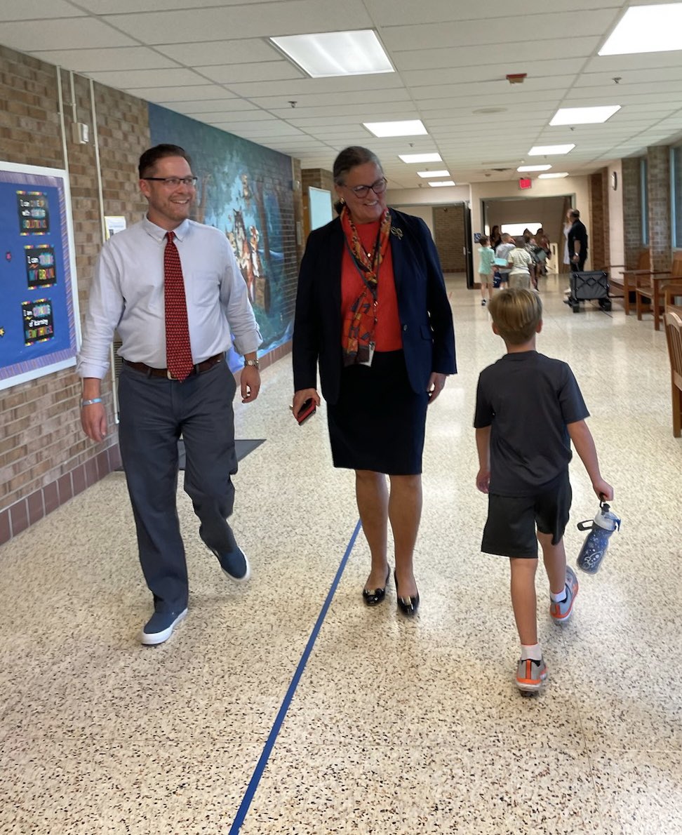 Fort Hunt Elementary (@forthuntes) on Twitter photo Great to give a warm Fort Hunt welcome to <a href="/FCPSSupt/">fcpssupt</a> who visited our classrooms today! #FirstDayFairfax <a href="/FCPSR3/">FCPS Region 3</a> <a href="/fcpsnews/">Fairfax Schools π</a> Great to give a warm Fort Hunt welcome to <a href="/FCPSSupt/">fcpssupt</a> who visited our classrooms today! #FirstDayFairfax <a href="/FCPSR3/">FCPS Region 3</a> <a href="/fcpsnews/">Fairfax Schools π</a>