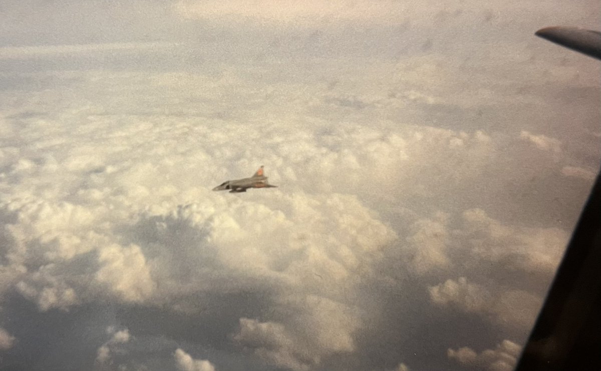 Herravaldet's tweet photo. De är de väl värda. En alldeles speciell känsla. Fick uppleva JA37 eskort när vi kom hem från Bosnien i april 1994. #BA01 #VMbrons https://t.co/LDyFSjvoQ2