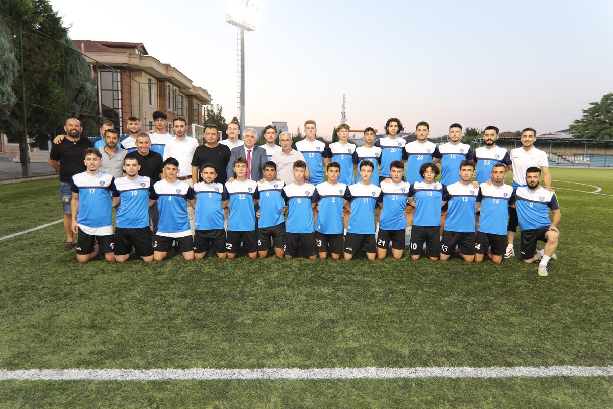 RahmiSengul54's tweet photo. Süper Amatör Ligi’nde mücadele edecek olan Erenlerspor’umuzun idmanını ziyaret ettik.

Yeni sezonun Erenlerspor’umuza ve tüm takımlarımıza hayırlı olmasını diliyorum. https://t.co/YzDEcMrT5X
