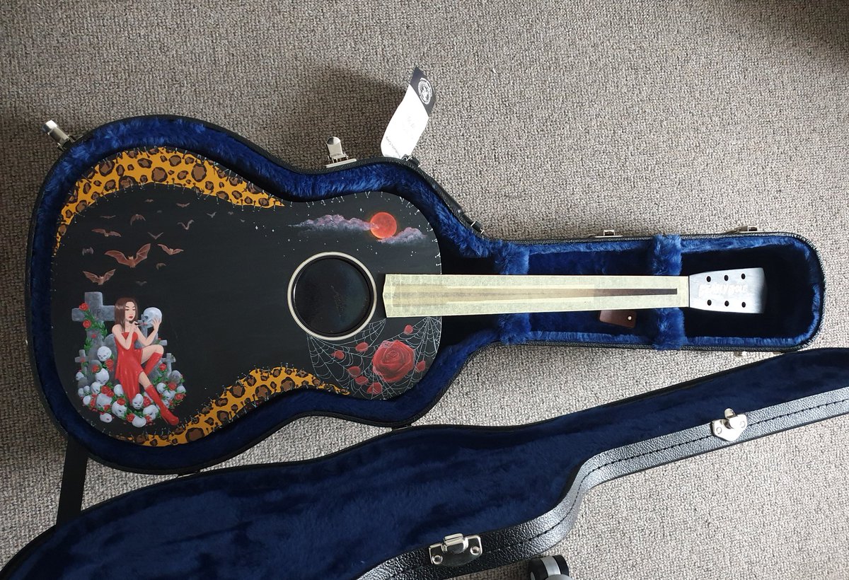 scribblefrog's tweet photo. i also created the fleabag hoodie art for @yungblud &amp; custom-painted an @Atkin_Guitars guitar that he gifted to @jessejostark ✌️ https://t.co/LP18v35Uwq