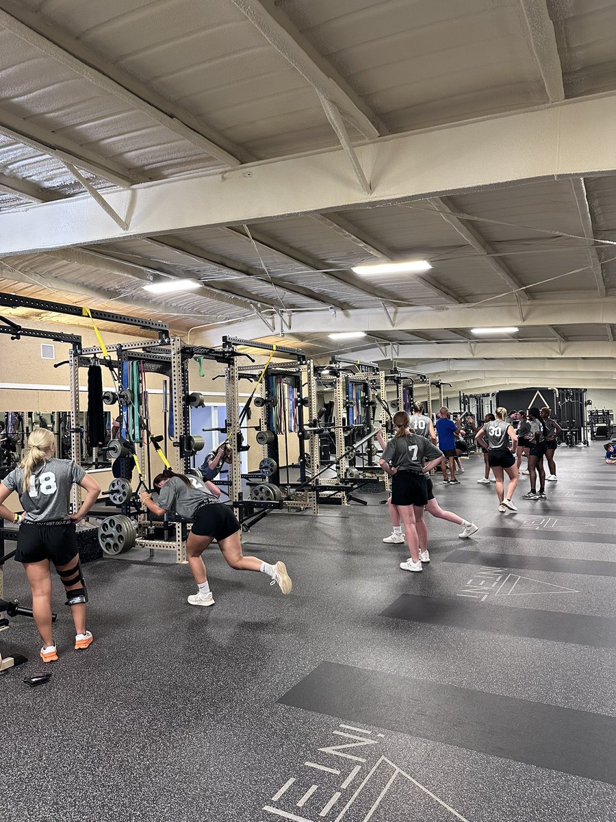 JC_BobcatsSB's tweet photo. BIGGER, FASTER, STRONGER💪💪💪 https://t.co/cdeXCoO3eD