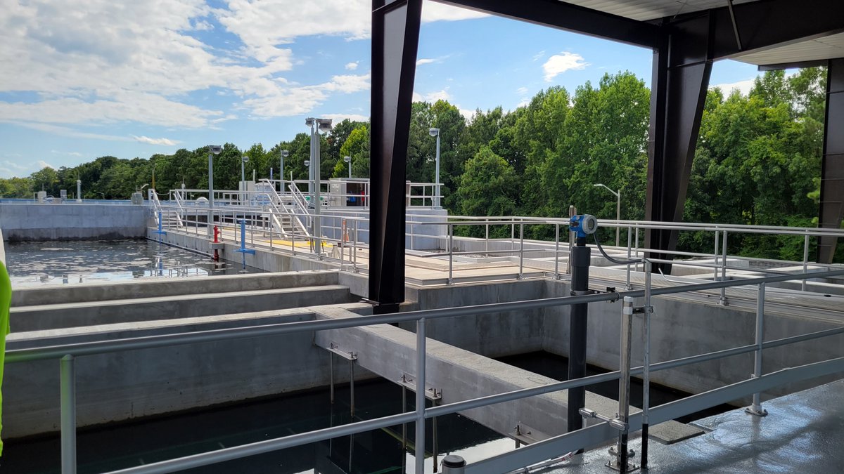 Crowder_USA's tweet photo. Our Co-ops get lots of hands-on experience out in the field! Andrew Mandic is a Summer rotation Co-Op from NC State studying to earn a degree in Mechanical Engineering. He is currently working with us at our Greenville Utilities Commission project. #student #engineer https://t.co/jOtNp8g9dz