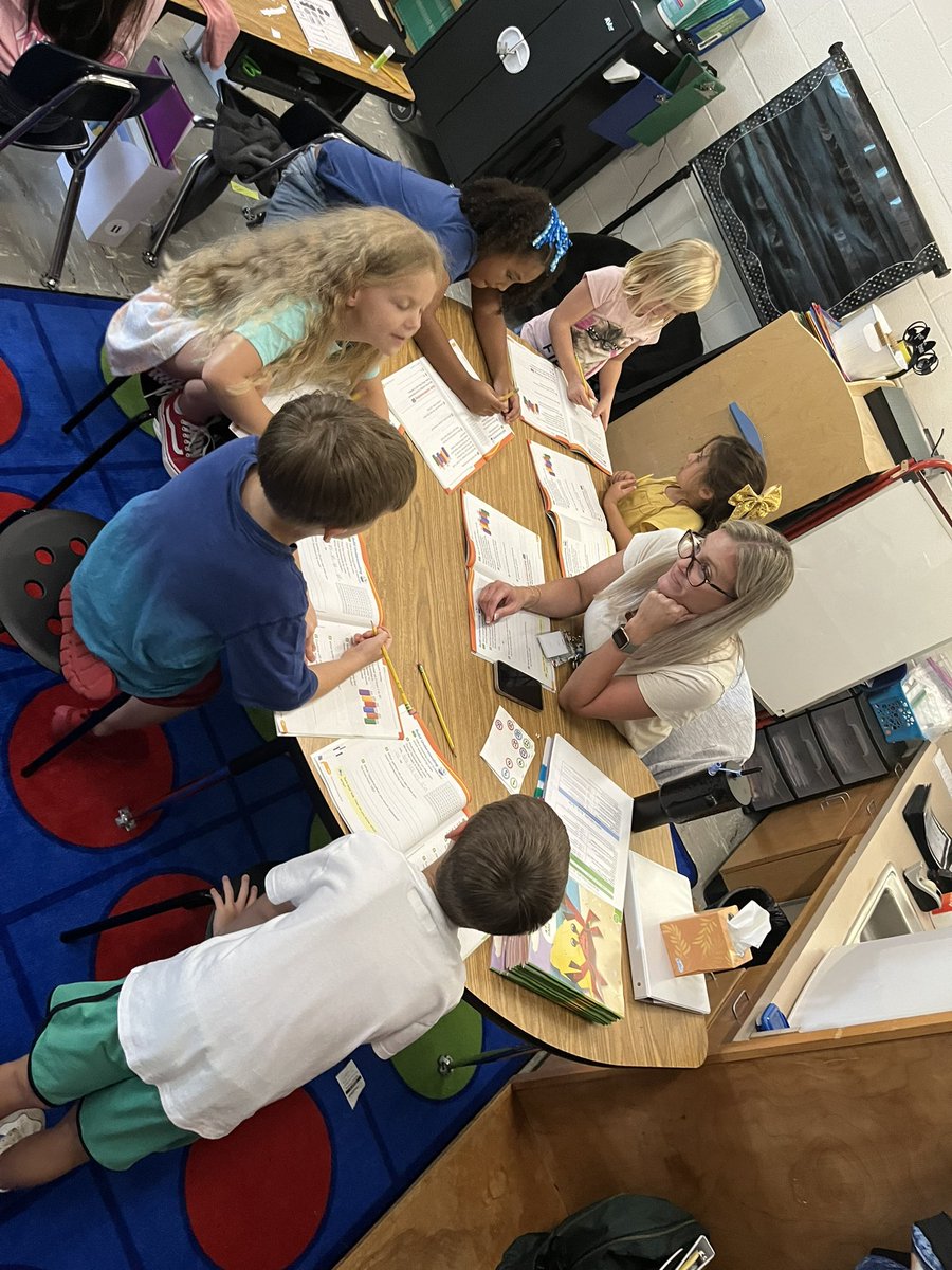 Kmtfsouthern's tweet photo. Ten minutes before dismissal &amp; these amazing first grade teachers are still hard at work! #winningforkids #everyminuteeveryday @eastlake_hcs @DFlowLeads @leela_varian https://t.co/z33Jdil39a