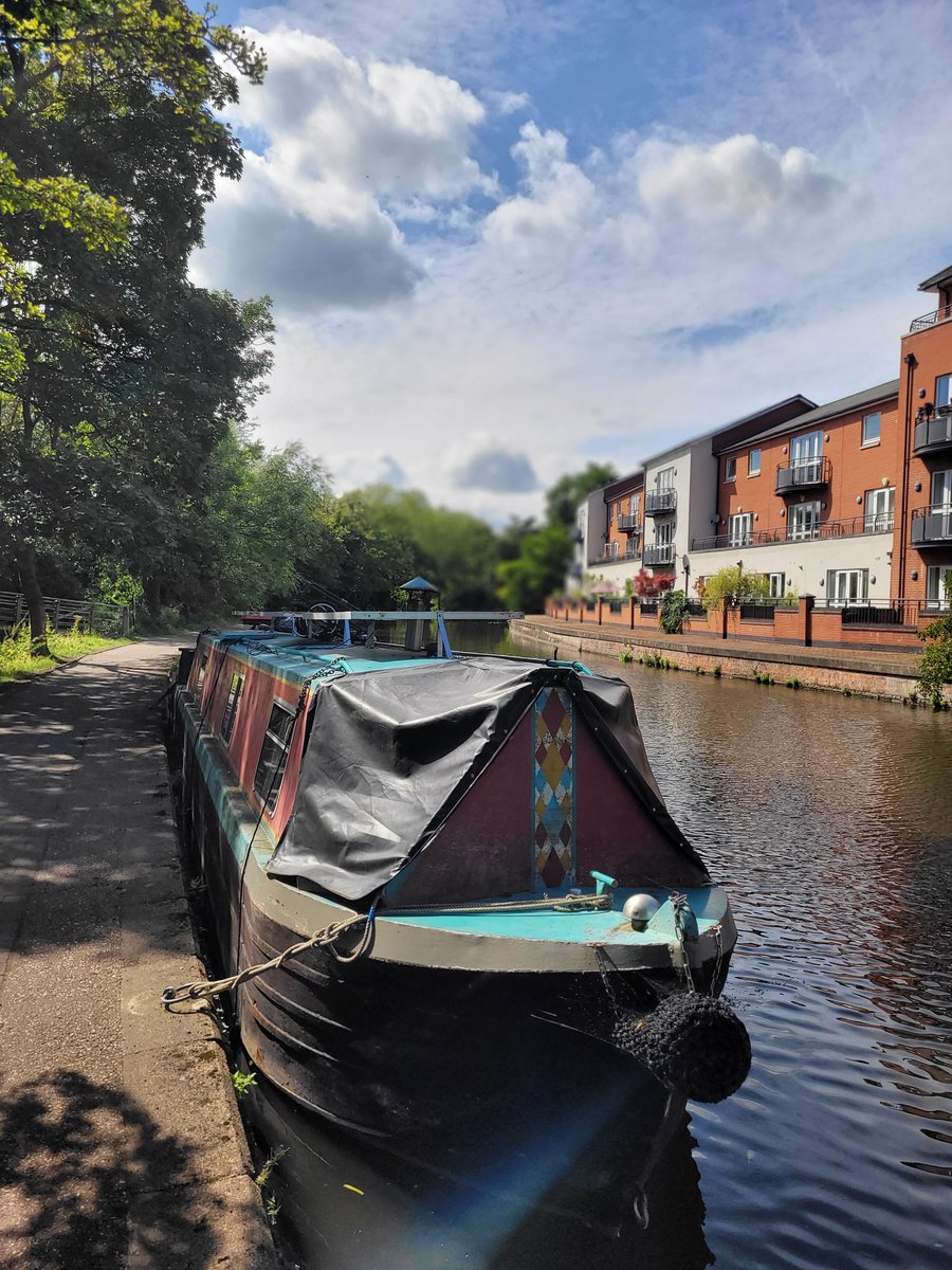 mount_unit's tweet photo. The walking group went through the developing city centre and onto the canal path today. We admired the narrow boats and a sculpture of a heron. We enjoyed the sunshine and a gentle breeze against our skin as we took in the nature and wildlife around us πΆββοΈπΆπΎββοΈ #Notts #Canalpaths https://t.co/X0R5ESmEOv
