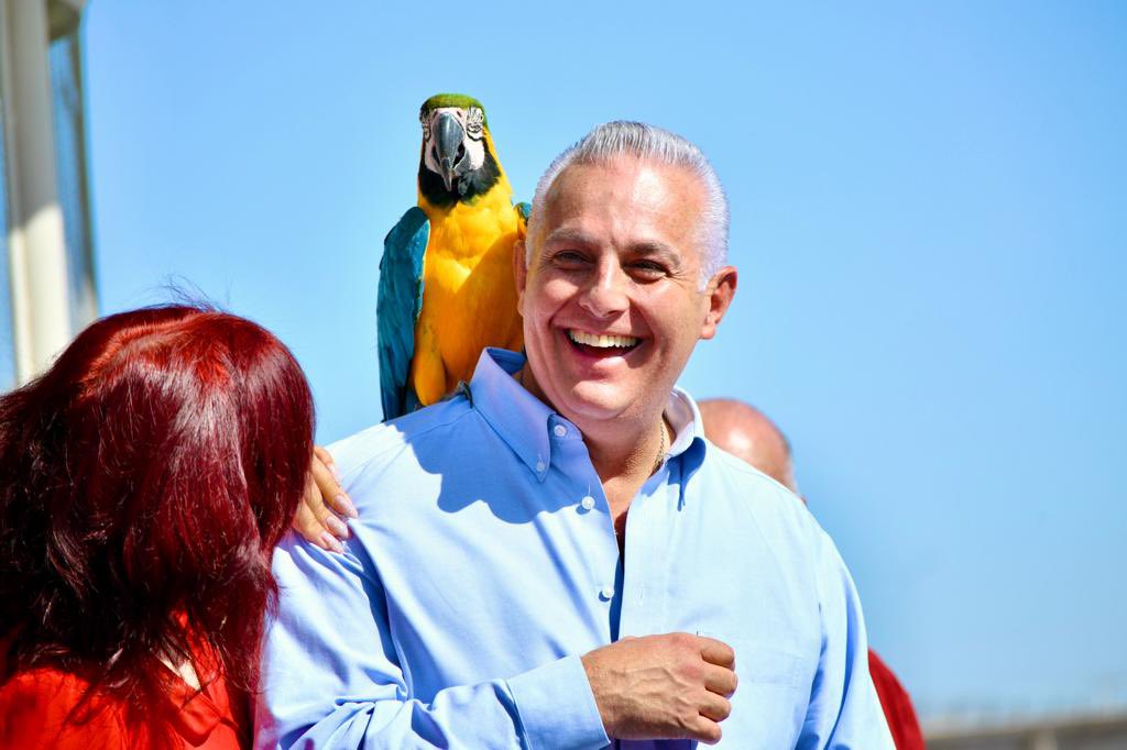 RomanCepeda's tweet photo. Junto con el Gobernador @mrikelme, directivos de @IndPenoles y la familia Lira, colocamos la primera piedra de las nuevas instalaciones del Aviario Lira 🦜, el más grande del norte de México y el único de Coahuila. https://t.co/pbrlvvHiUu