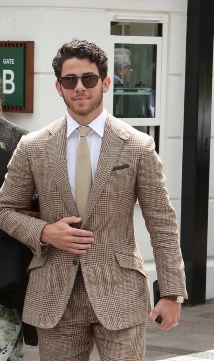 strangersstan's tweet photo. get you a man that can do both https://t.co/9BCYiLkaZt
