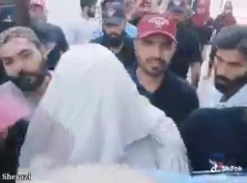vaxiri's tweet photo. پښتونه! ويښ که ويده یې؟
ستا تر کوڅې وس پټ مخی تېروينه

#Stand4Gilaman
#SupportPTM https://t.co/1kunUkOgWF