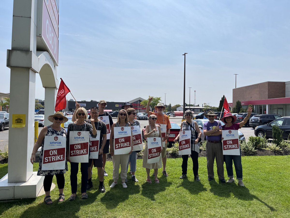 ⁦<a href="/phpndp/">Parkdale—High Park NDP</a>⁩ stands strong for ⁦<a href="/UniforTheUnion/">Unifor</a>⁩ ⁦Metro strikers vs Metro #greed