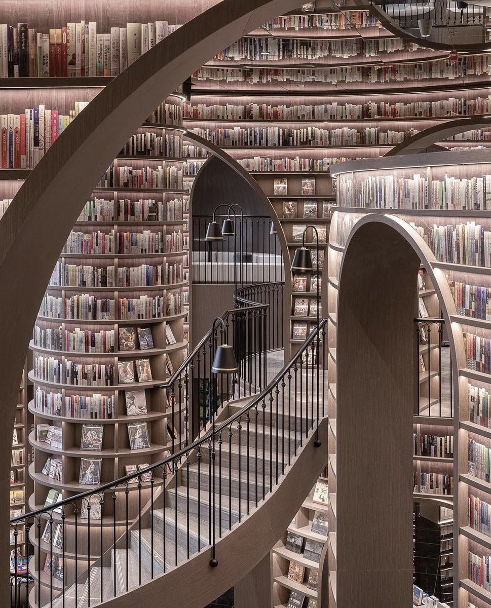 gradientechna's tweet photo. Dujiangyan Zhongsuge

A bookstore in Chengdu, China designed by X+Living. It features spiraling staircases, curved archways, and strategically positioned mirrors that create the illusion of an impossible space. https://t.co/8EF0A20NPS