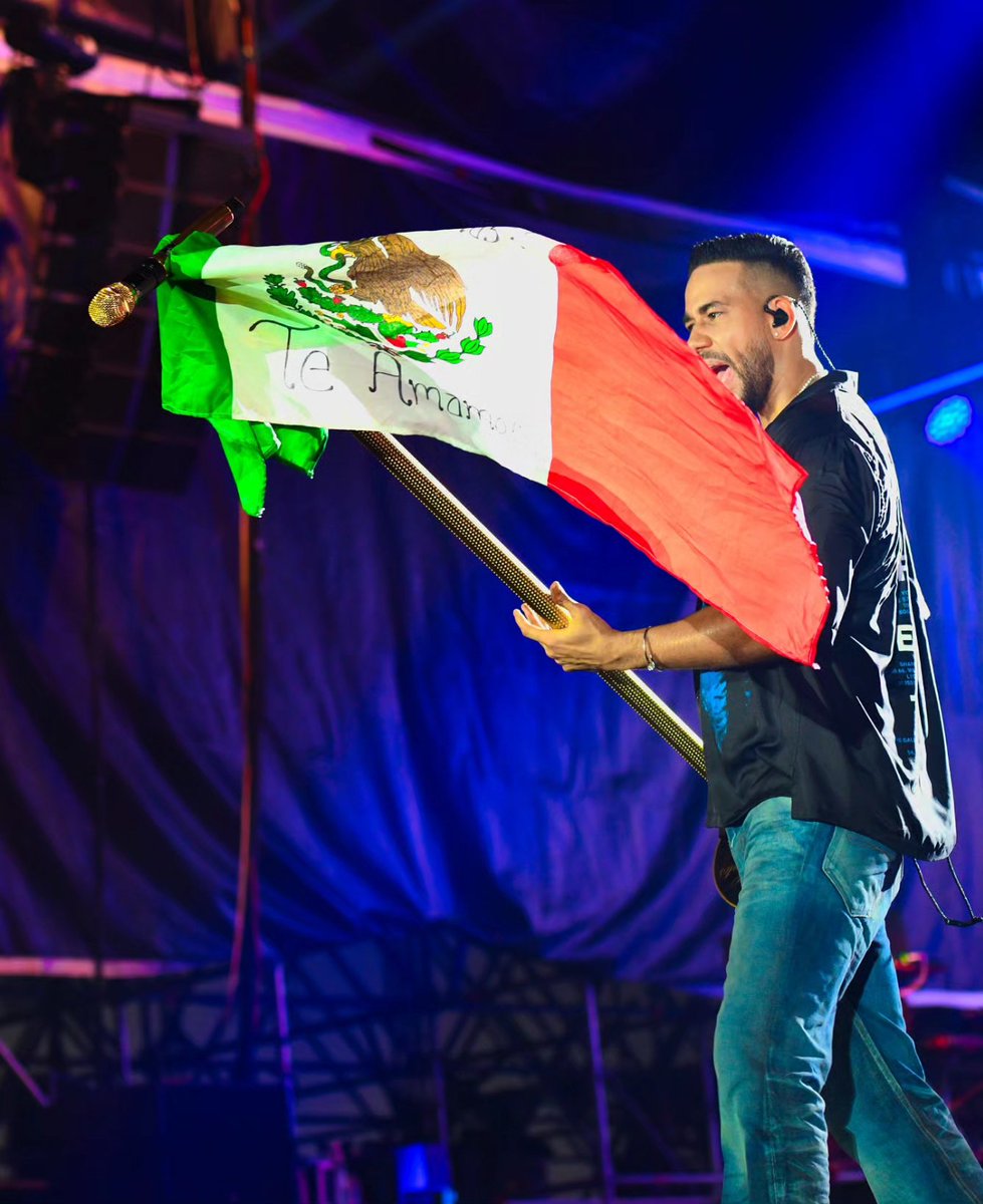 RomeoSantosPage's tweet photo. Así culmina la gira de México 🇲🇽

Gracias Veracruz, Gracias Mérida ♥ https://t.co/N8Yc8wq9hP