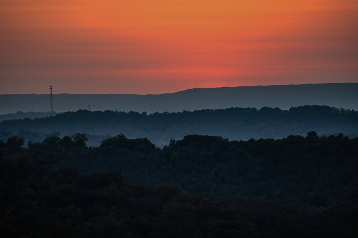 PhotoRunner_91's tweet photo. Around Sunset last night 📸
Taylor Ridge
#landscapephotography #photography
#sunsetphotography #exploregeorgia #canonphotography #canon90d #pinhotitrail #georgia #mountains #hiking https://t.co/IwXgIRz3VQ