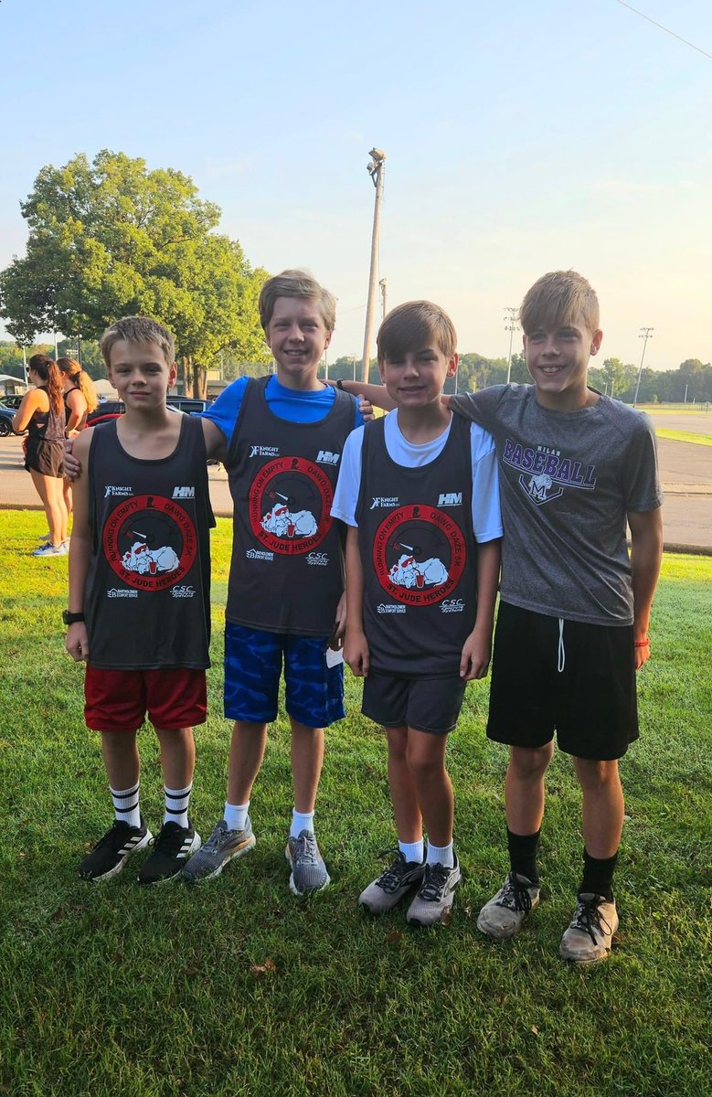 Chayce, Duncan, Max and Nathan ran in the Dawg Daze 5k on Saturday. Duncan and Nathan both got medals. Great job boys. Way to represent MMS &amp; MMS cross country.