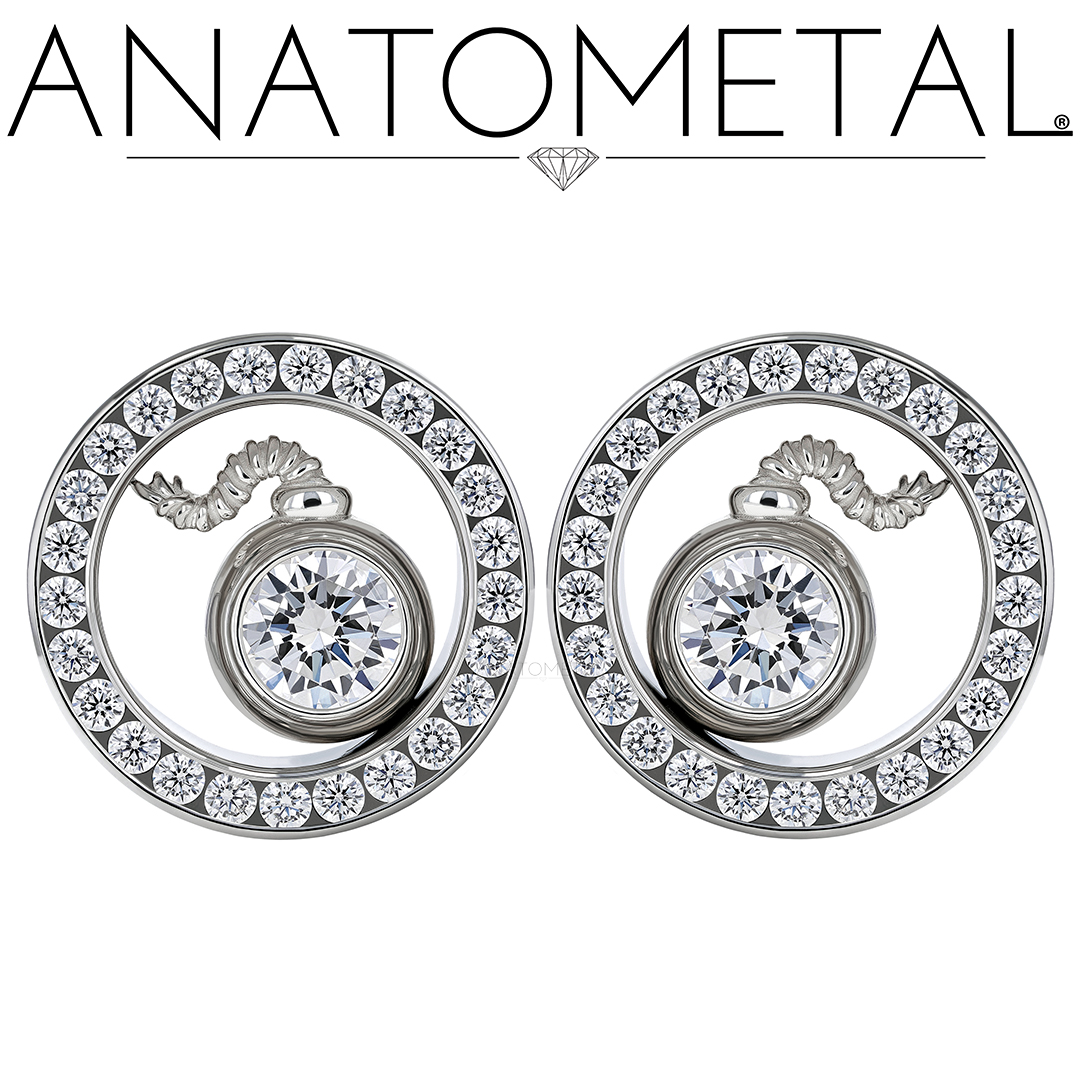Flash your style and take your look to the next level with the sparkle of our Gemmed Bomb Inserts! Show off your edge and make a statement with this dazzling design!

#anatometal #jewelry #gold #18k #piercing #bodypiercing #safepiercing #madeinsantacruz