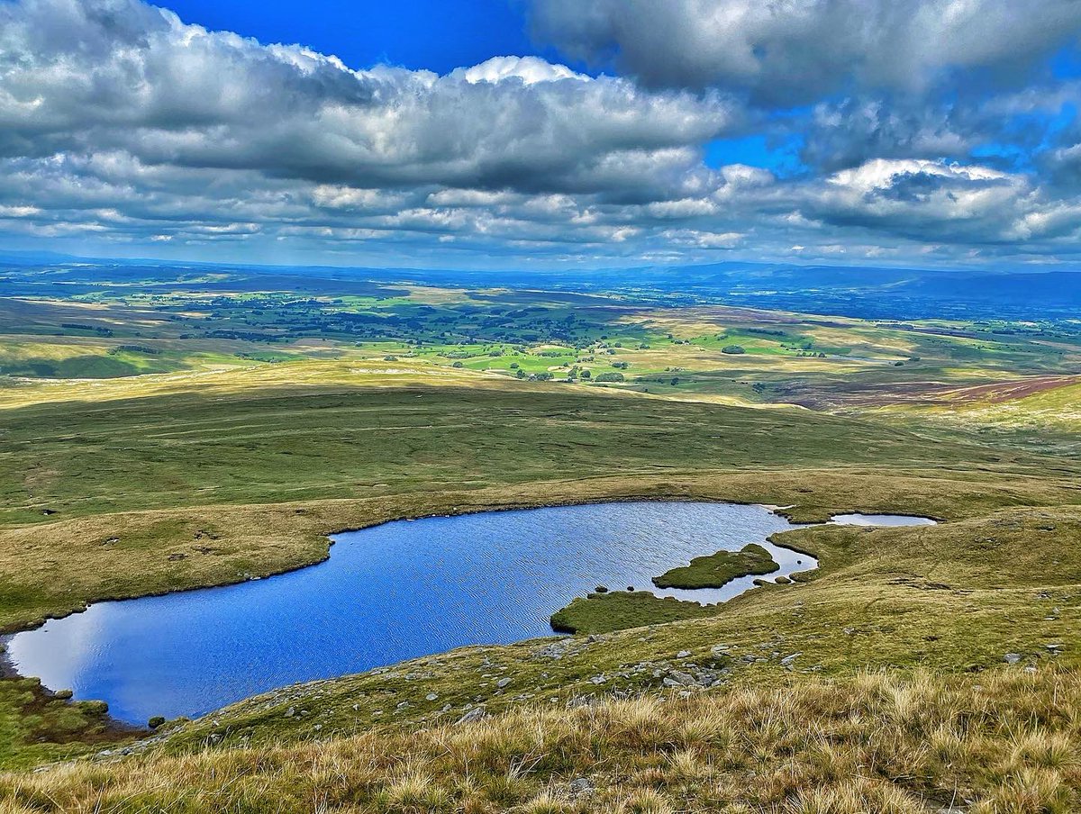 oldcrofthouse's tweet photo. #wildboarfell #viewsformiles #mountainwalking #westmorlanddales #YorkshireDalesNationalPark #walkingholiday #kirkbystephen #Cumbria @VisitEden #landscapephotography https://t.co/ERJUVCqBaa