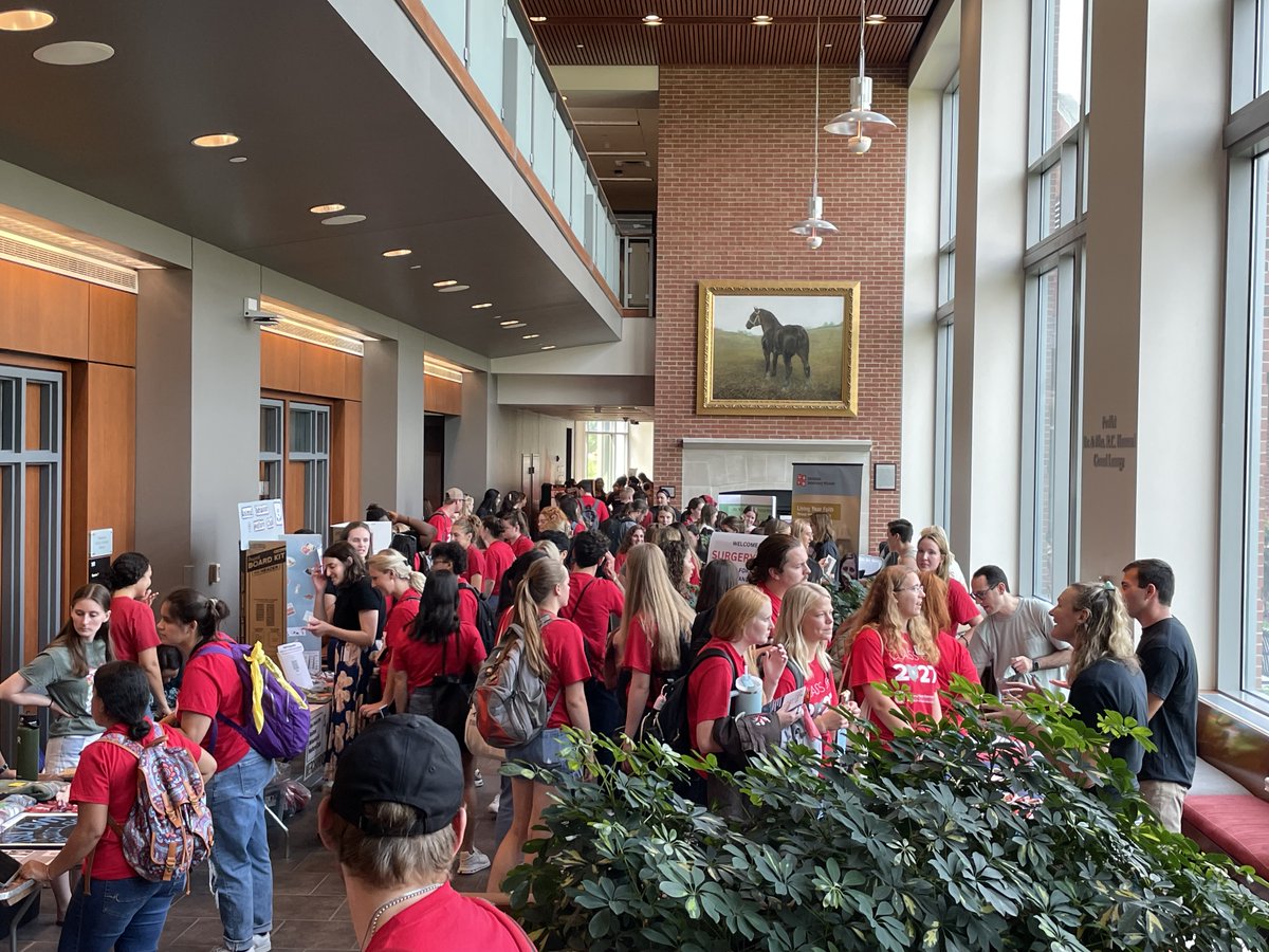 Second day of orientation. Welcome class of 2027!! Our many wonderful clubs hosting a resource fair to show freshmen what veterinary school is really all about! Thanks to all the student org leaders who participated.