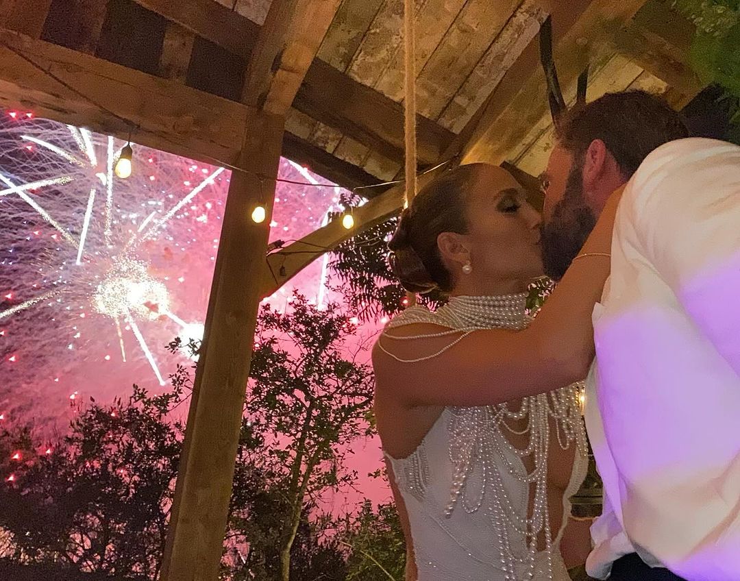 PowerFMRwanda's tweet photo. Jennifer Lopez is sharing what appears to be the lyrics to her new song #DearBenPartII in honor of her first wedding anniversary with Ben Affleck. https://t.co/Zt3DTDTlm9