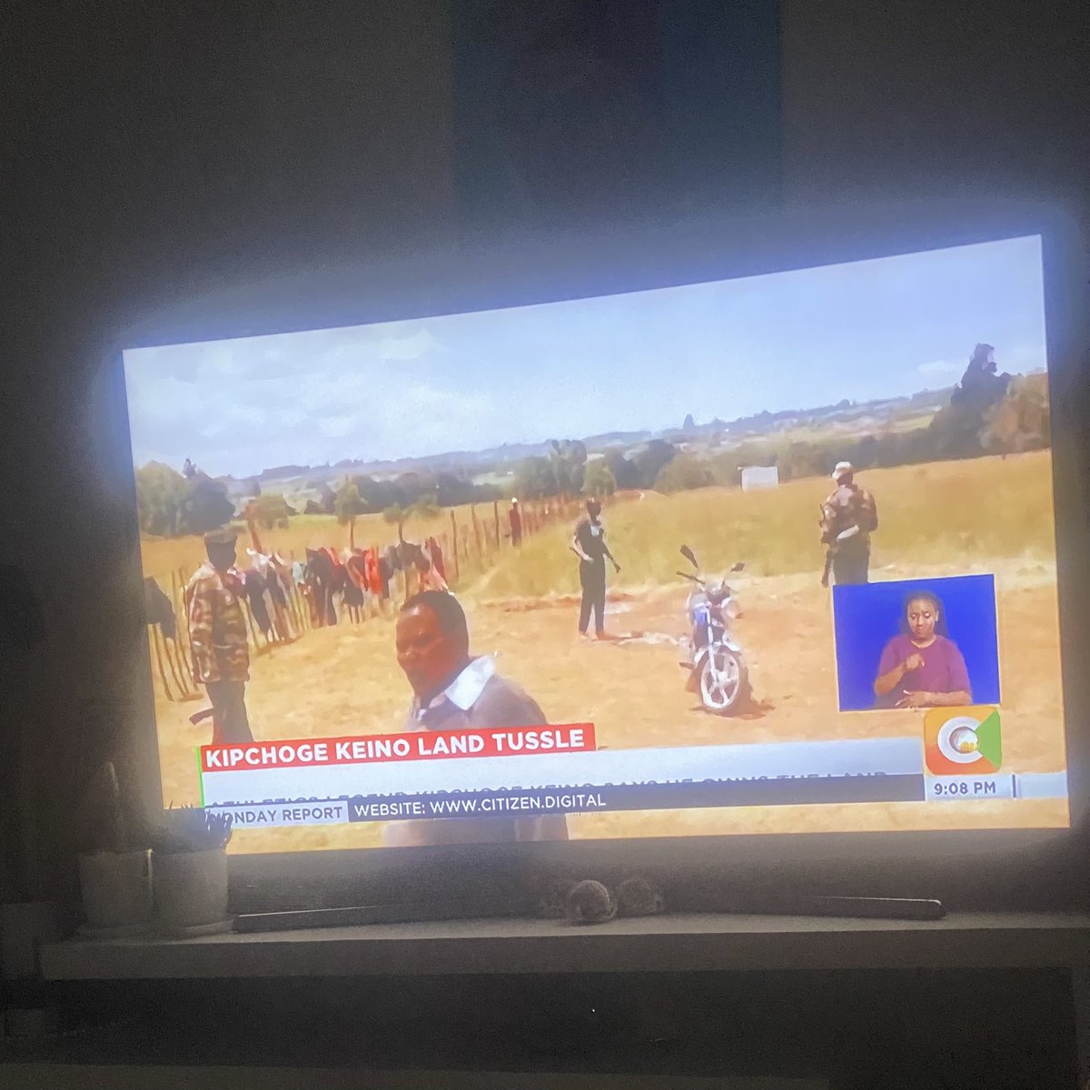 Kalenjin are really being made to cry on a daily by their own. Siyo kuibiwa pesa ya schools Fees, siyo kuibiwa shamba! Ey. 

Huwezi jua hata wako serikali.

Tears in both our eyes.