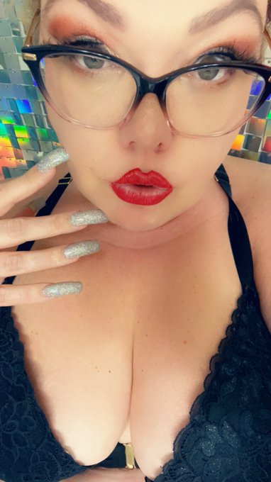 A daily dose of me 🥰 it&rsquo;s your blessing to see a goddess this morning https://t.co/7zS4SjgOk7