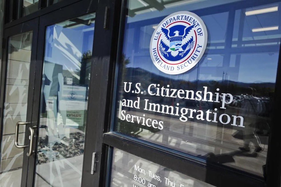 CiberHti's tweet photo. #USCISUPDATE🇺🇲 USCIS anonse yo pral fè yon pase men nan "system" nan jou kap Mèkredi 23, Dawout 2023 a 23:50 jiska Jedi 24 Dawout a 2:00 AM. Yo presize pandan peryòd sa ou ka jwenn difikilte pou verifye Estati dosye w, E-verify, fill form etc... https://t.co/mrnVH425kQ