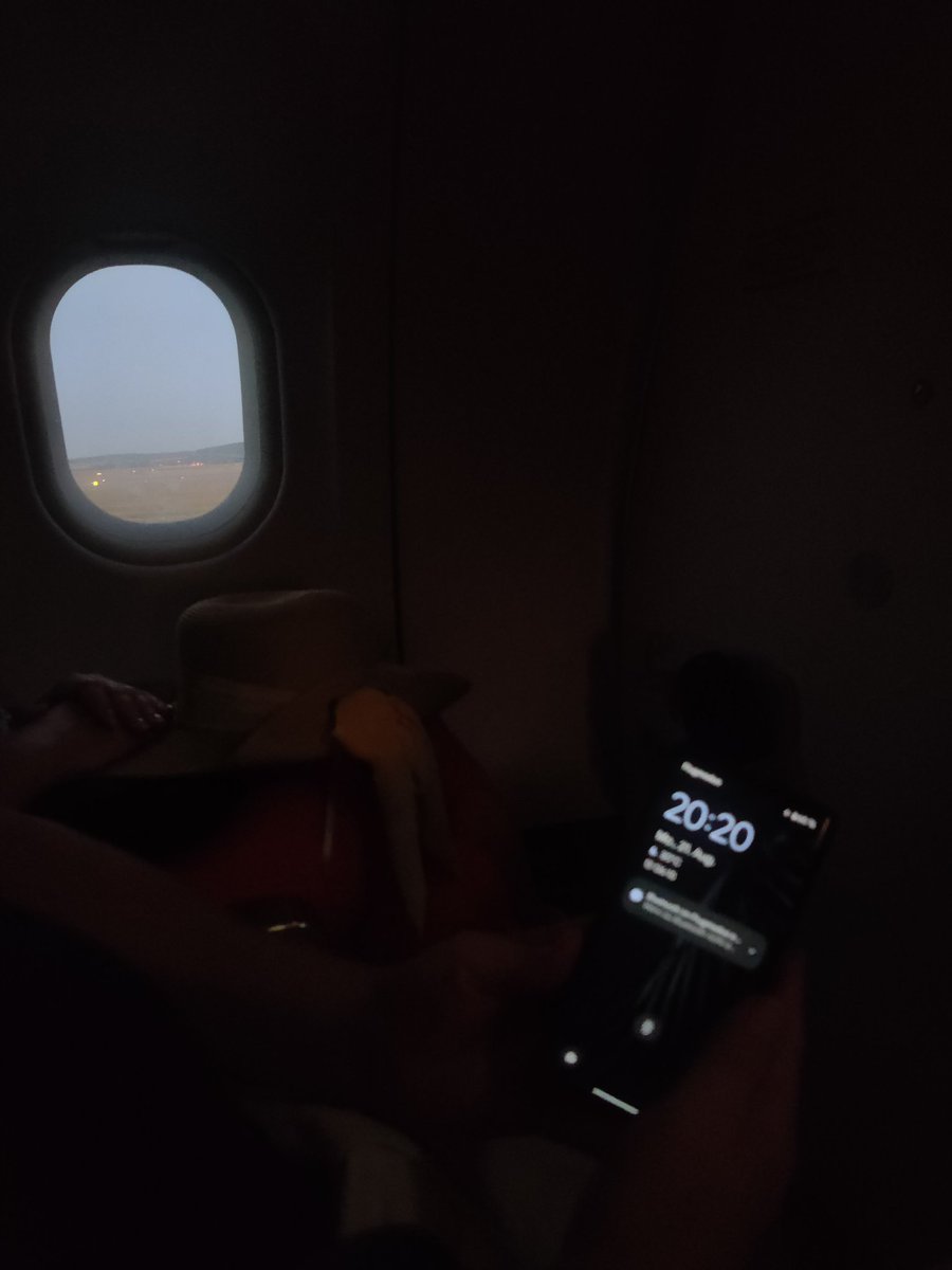 HelenaMayans's tweet photo. @Ryanair_ES @Ryanair 20:20 aún no hemos despegado.
@Ryanair_ES https://t.co/gkqvuQKvjQ